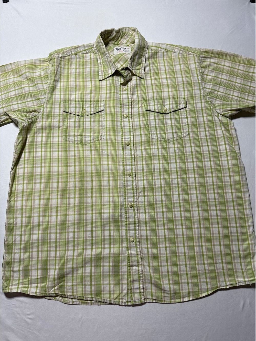 Wrangler Men's XL Green Plaid Short Sleeve Button-Up Shirt -